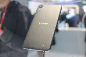 Design-ul celor mai recente smartphone-uri HTC prezinta tendințele din moda urbană